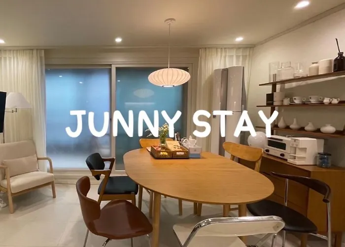 Junny Hongik Station 5 Minutes