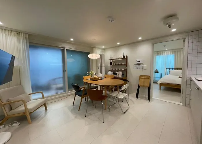 Junny Hongik Station 5 Minutes Apartment Seoul