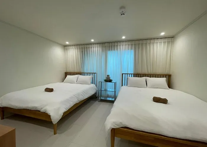 Junny Hongik Station 5 Minutes Apartment *